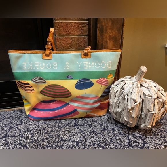 ✨ Dooney & Bourke Beach Umbrella Tote Bag EUC | Summer Canvas Shoulder Bag - Picture 3 of 10